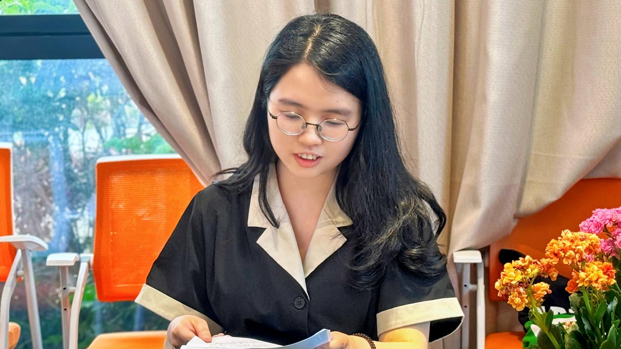 王依澜老师分享《人间草木》