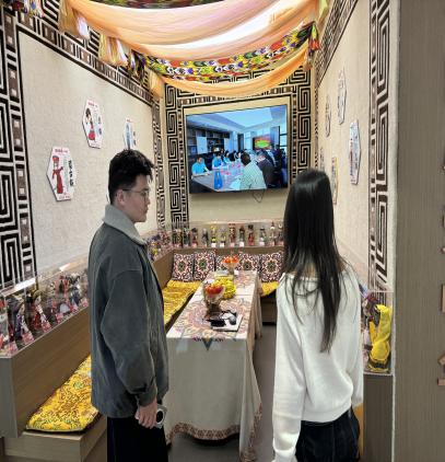参观文化融合展区