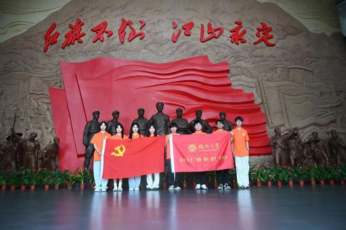 4jisJcNokFTydKg0gaJP5xGWUybrFOcD80Y6vjTv.png 图片包含 室内, 桌子, 房间, 男人AI 生成的内容可能不正确。